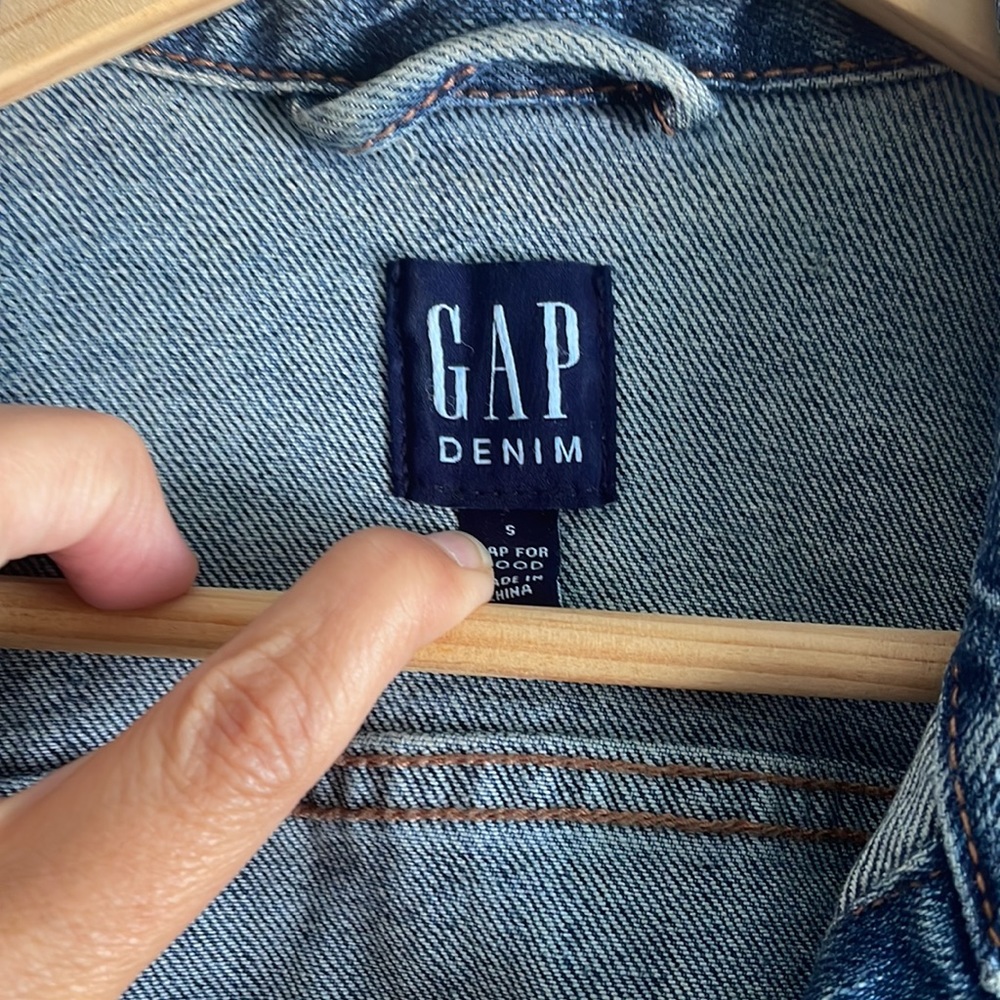 Gap Denim Jacket Euc - image 4